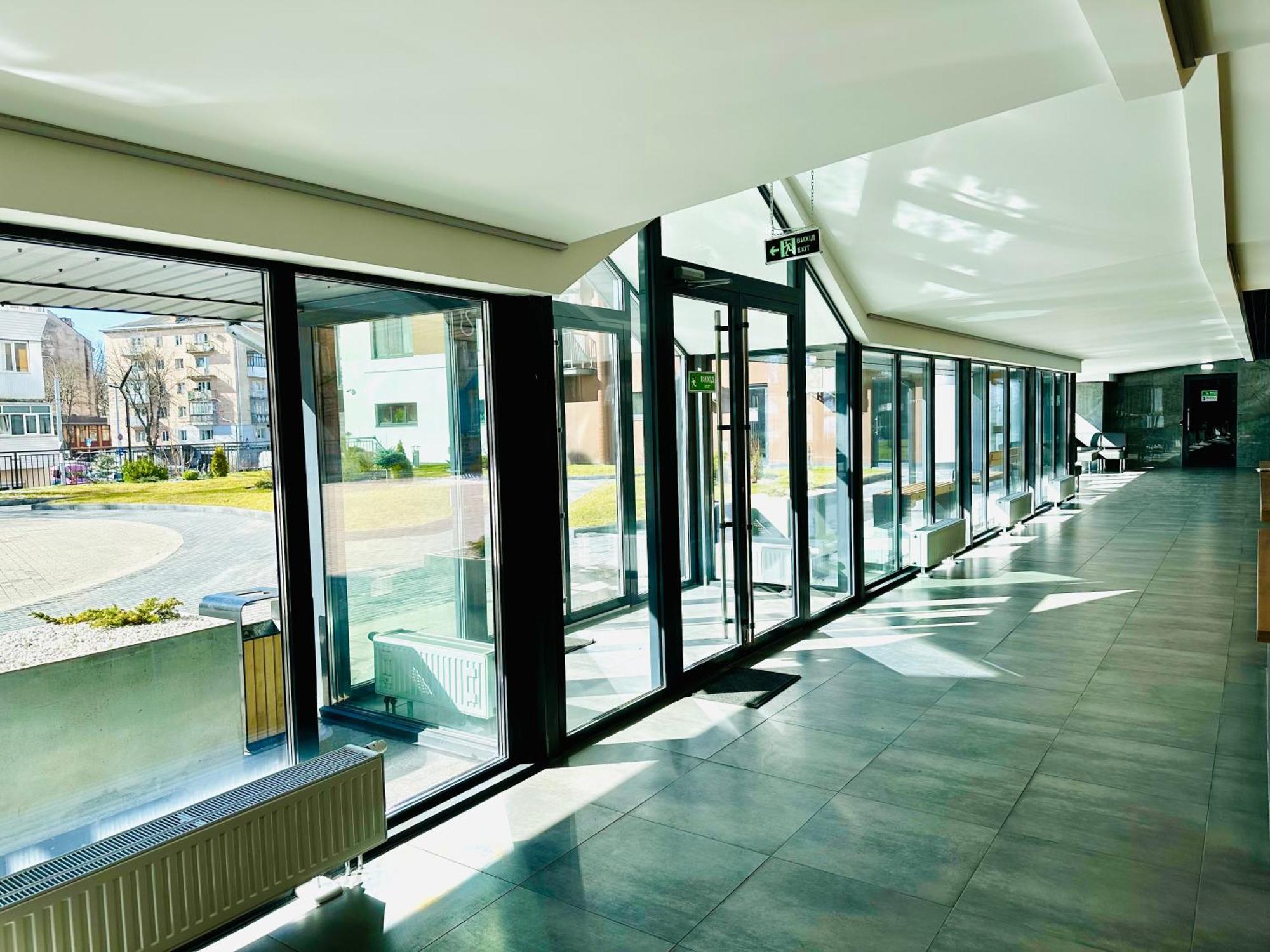 Modern Apartments With A Coffee Machine In The City Center, A View Of The City Riwne Exterior foto