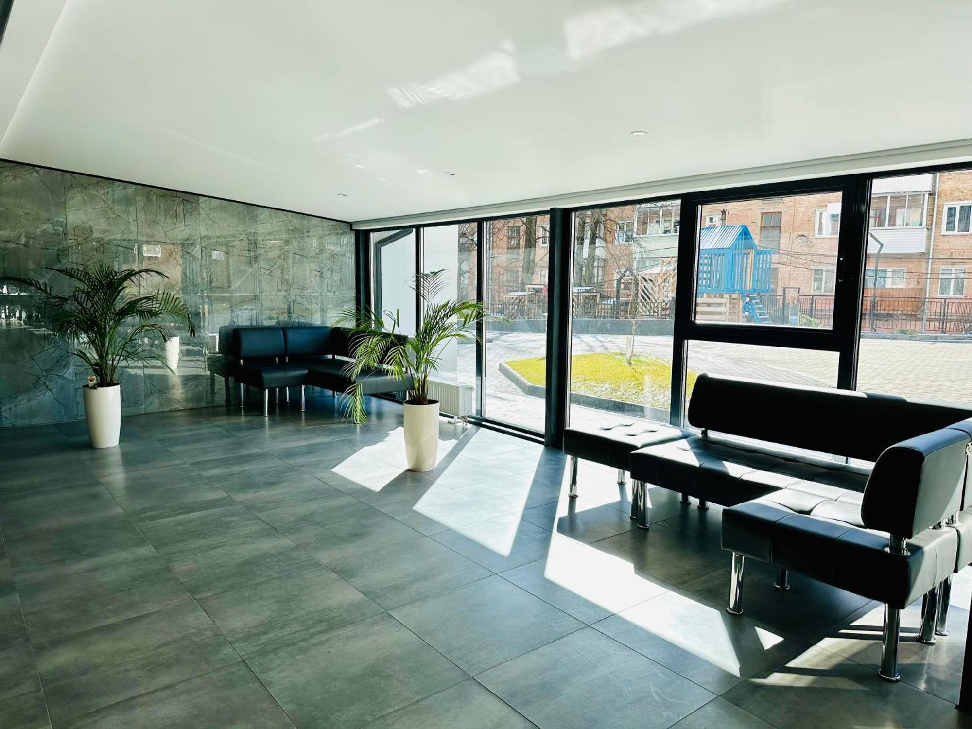Modern Apartments With A Coffee Machine In The City Center, A View Of The City Riwne Exterior foto