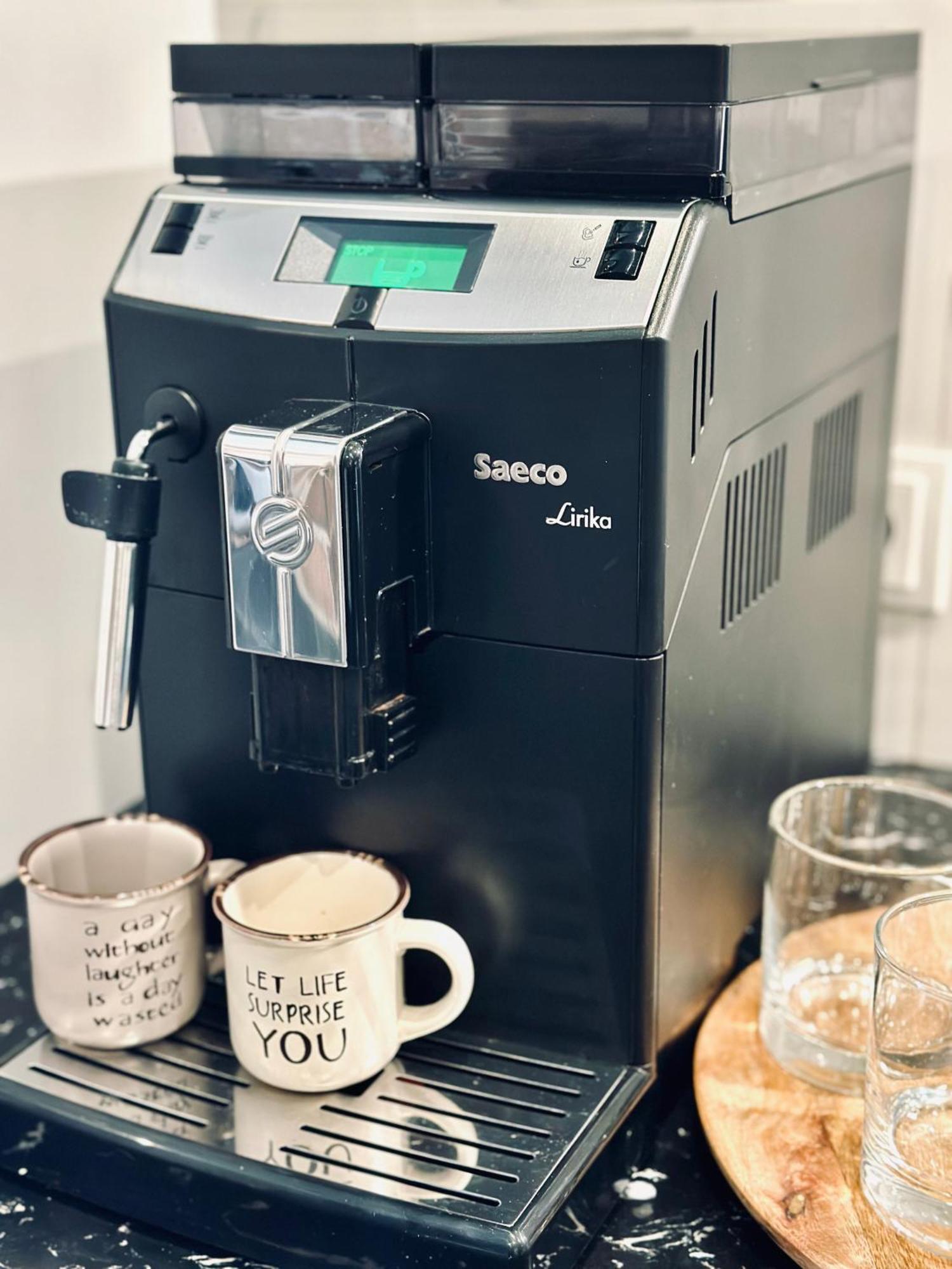 Modern Apartments With A Coffee Machine In The City Center, A View Of The City Riwne Exterior foto